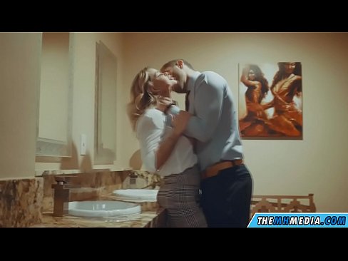 ❤️ Lokacin da ƙwanƙolin farin gashi ya yaudare ku a cikin gidan wanka na jama'a ️ Batsa vk ️❤